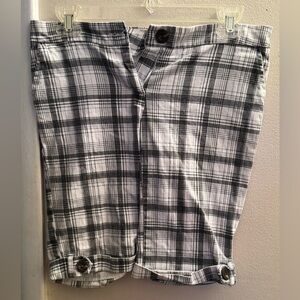 Black and white Capri’s